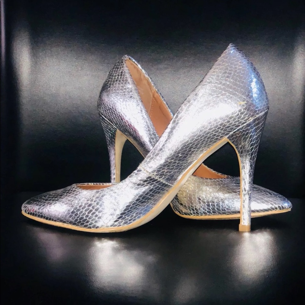VS Colin Stuart Snake Silver Pumps 6.5